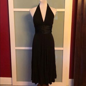 Classic and sexy v-neck dress with satin waist